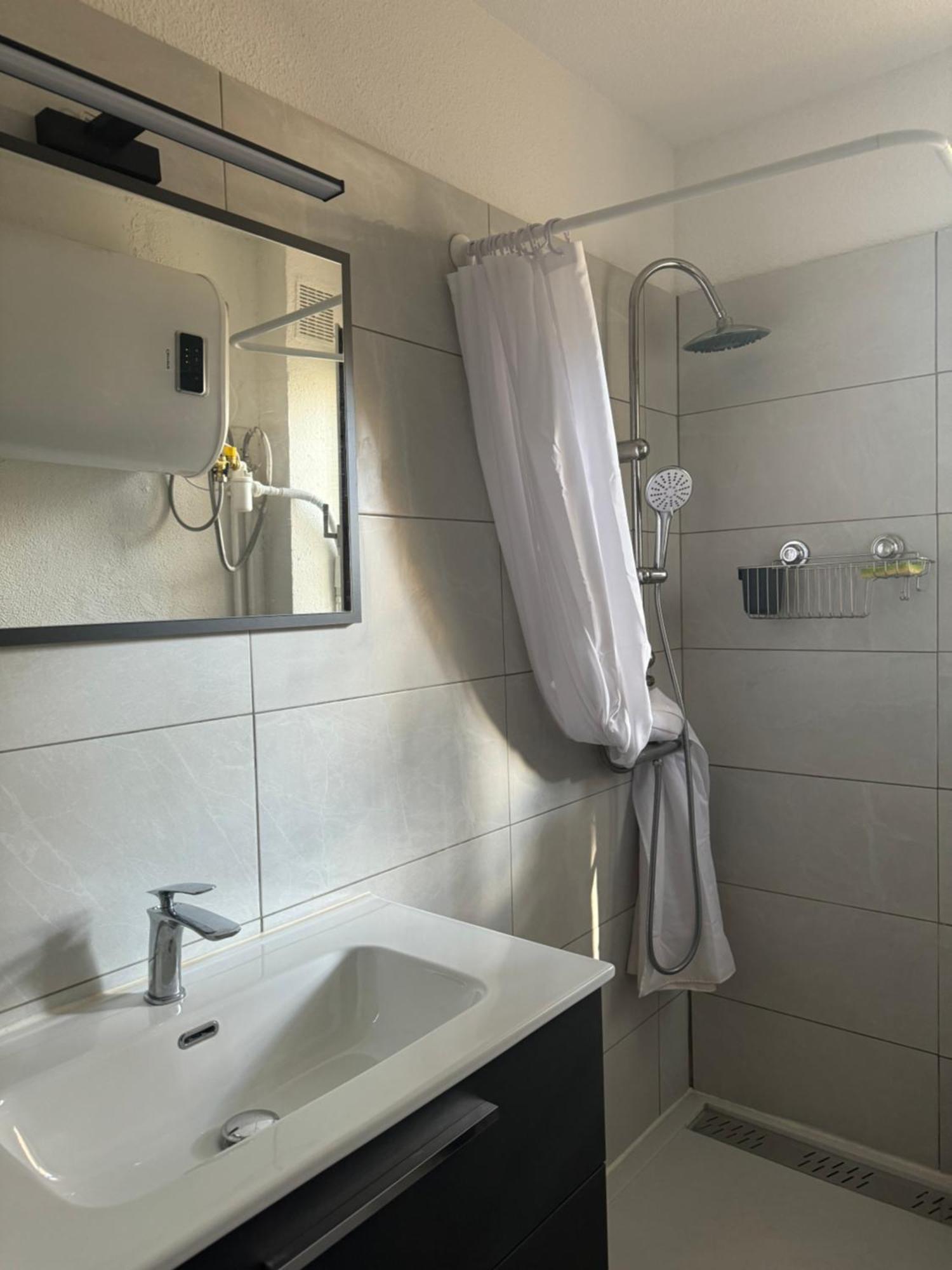 גרואיסאן Grand Studio Cabine Proche Plage Et Port מראה חיצוני תמונה
